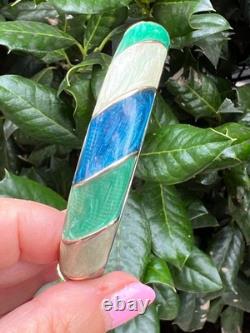 Vintage Cream Aqua Navy Blue Pearlized Enamel Hinged Bangle Bracelet Gold Tone